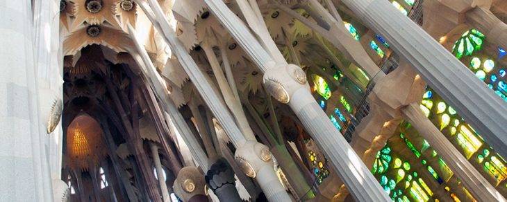 Sagrada Familia columnas en diagonal