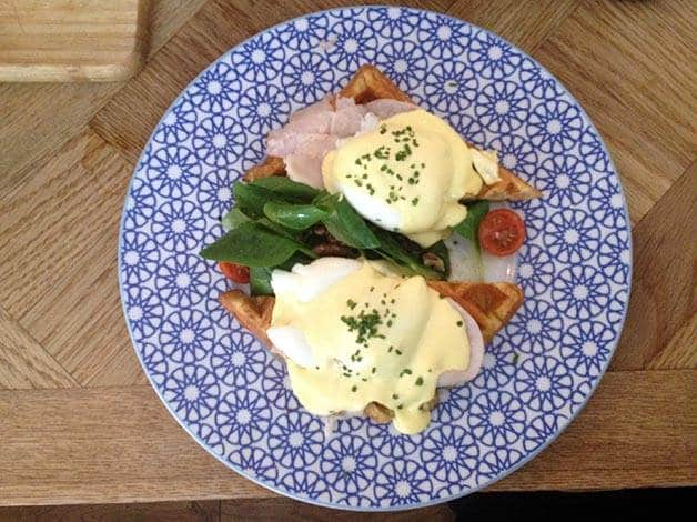 Brunch & cake huevos benedict