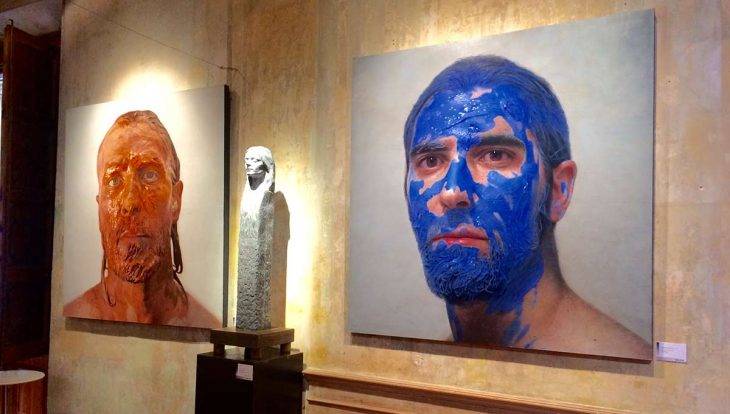 MEAM Barcelona pintura hombre con la cara azul