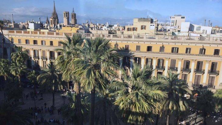albergues en Barcelona, Plaça Reial: vista desde la terraza