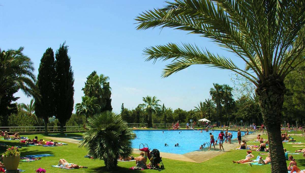 camping barcelona piscina de Vilanova park