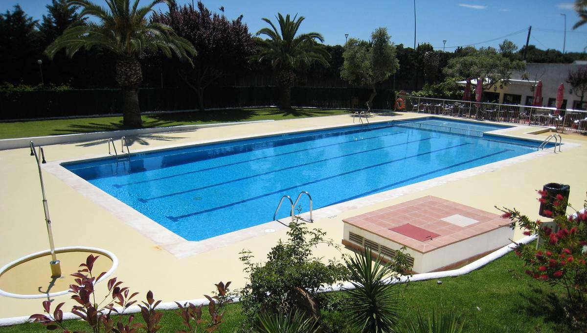 piscina del Camping Sitges cerca de Barcelona