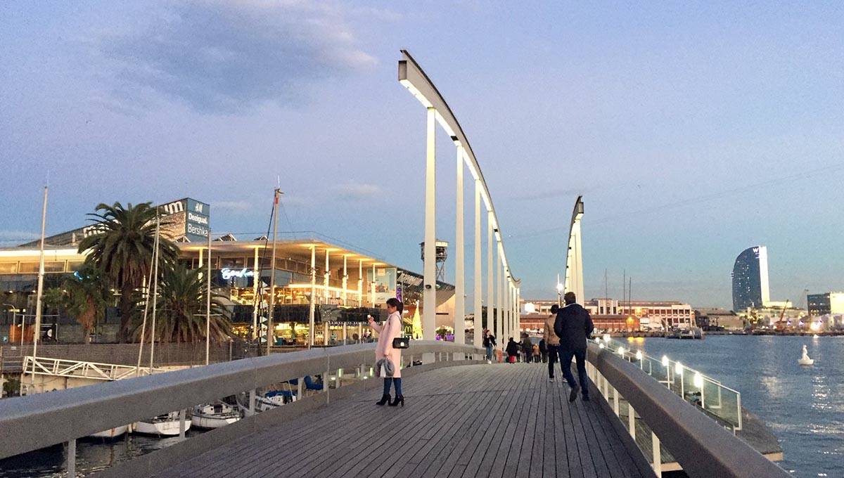 Maremagnum: un centro cerca puerto de Barcelona